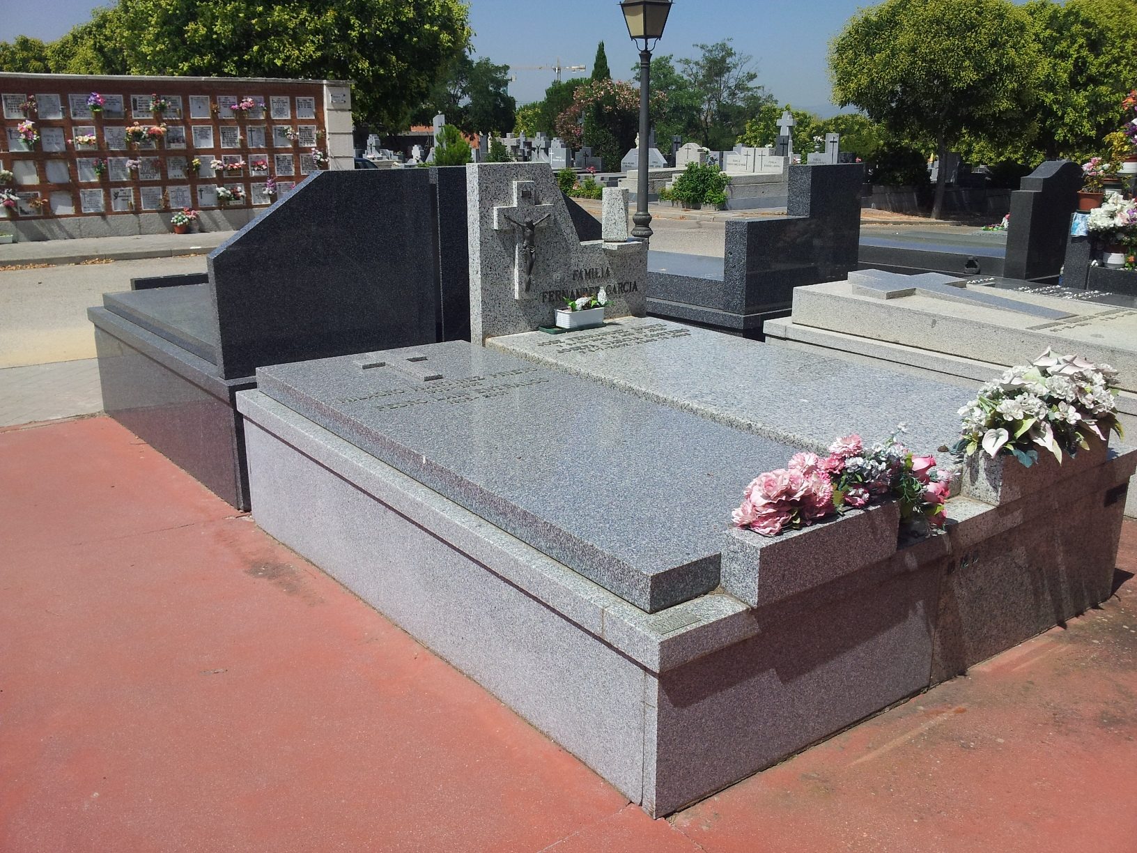 Pedro%20Lain%20Entralgo%27s%20tomb%2C%20Madrid%20-%2001.jpg